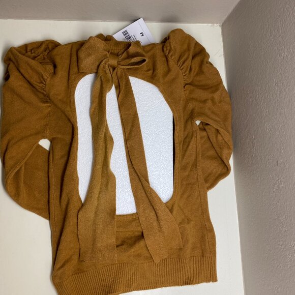 NWT Forever 21 Cropped Sweater with back cutout (size Junior's Medium) - Picture 3 of 3